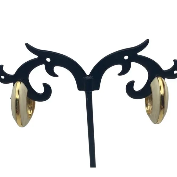 Vintage Trifari Ivory Gold-Tone Hoop Earrings Pierced Classic Puffy Corpcore - Picture 2 of 11